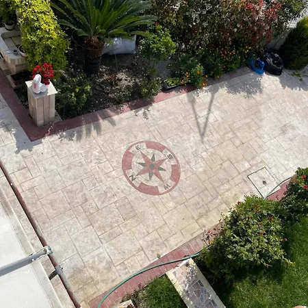 Апартаменты Garden View Влёра